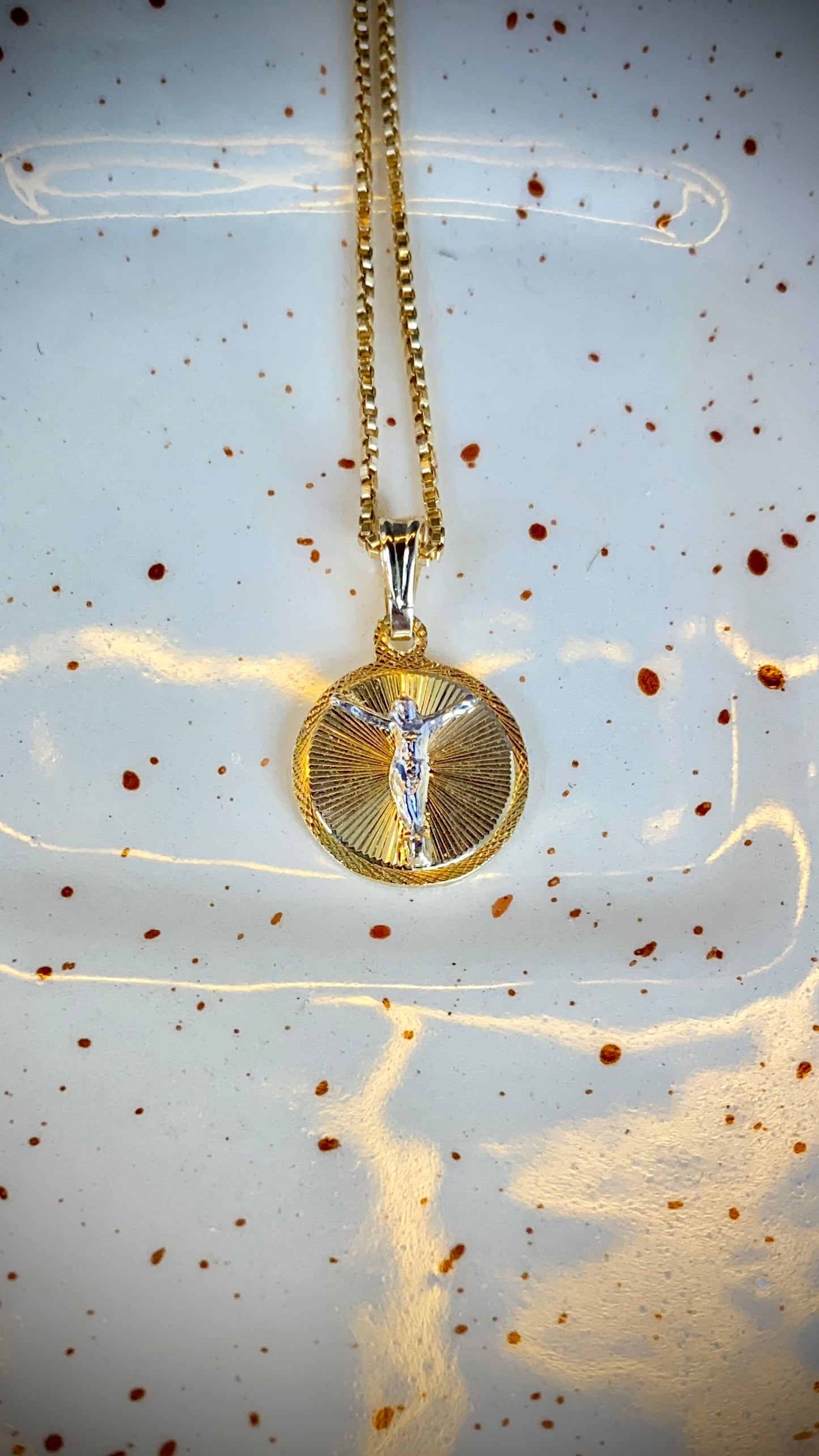 Round Jesus Necklace 17x14mm Box Link Chain 18" for Womens