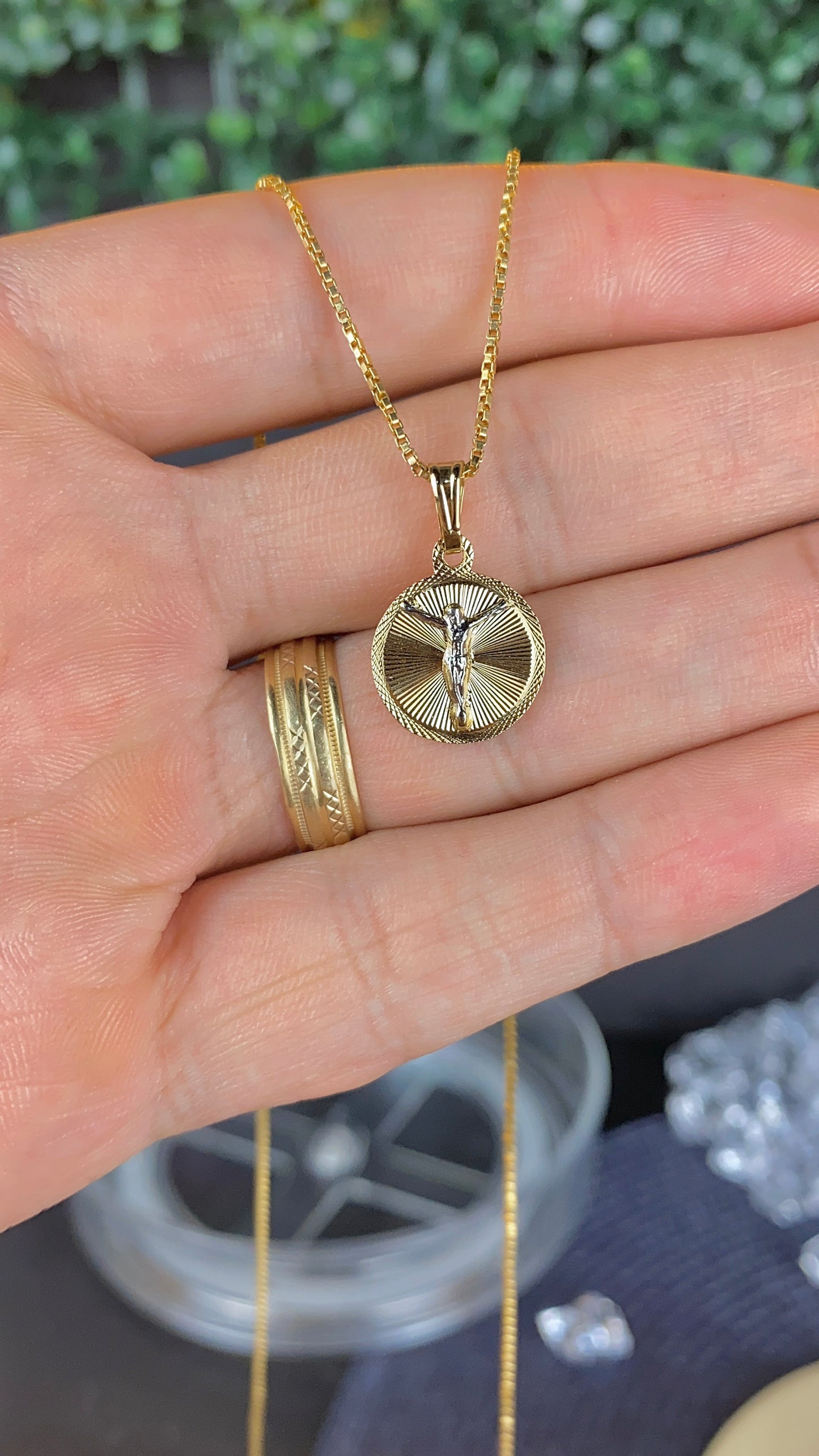 Round Jesus Necklace 17x14mm Box Link Chain 18" for Womens