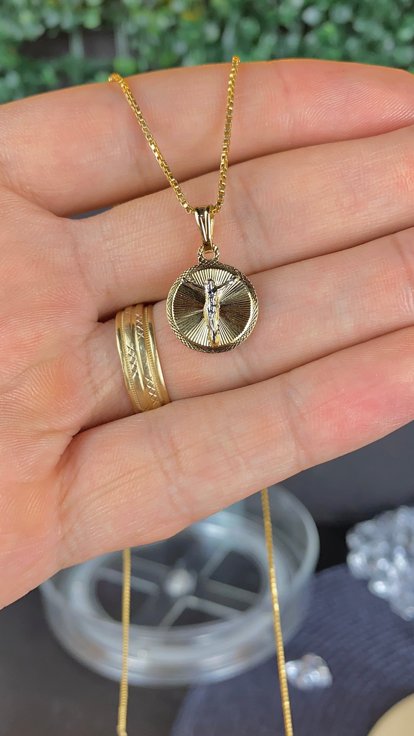 Round Jesus Necklace 17x14mm Box Link Chain 18" for Womens