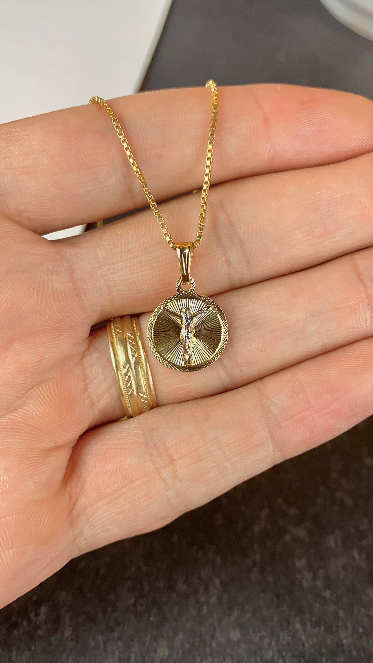 Round Jesus Necklace 17x14mm Box Link Chain 18" for Womens