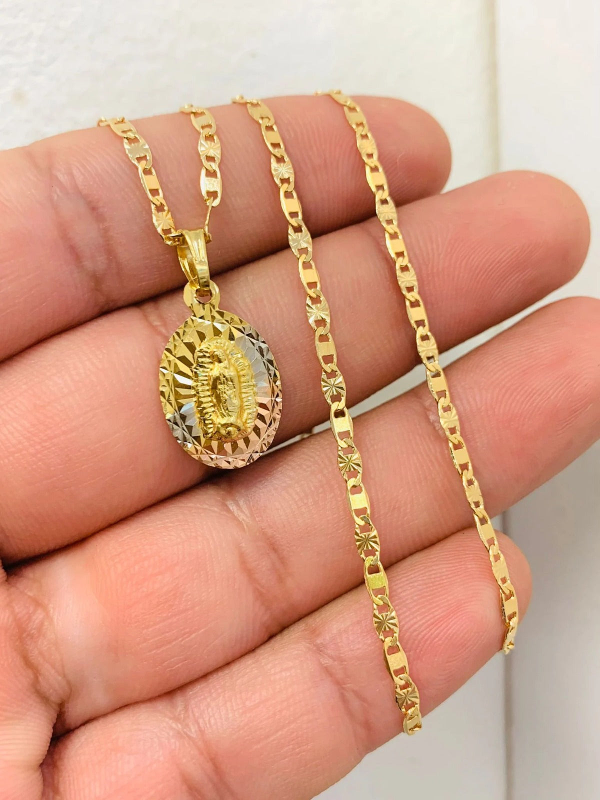 Necklace Guadalupe Valentino 20" Pendant Cadena de Guadalupe Oro Regalos Para Mujer